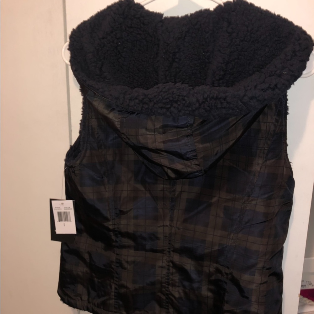 Reversible vest! - Picture 2 of 2